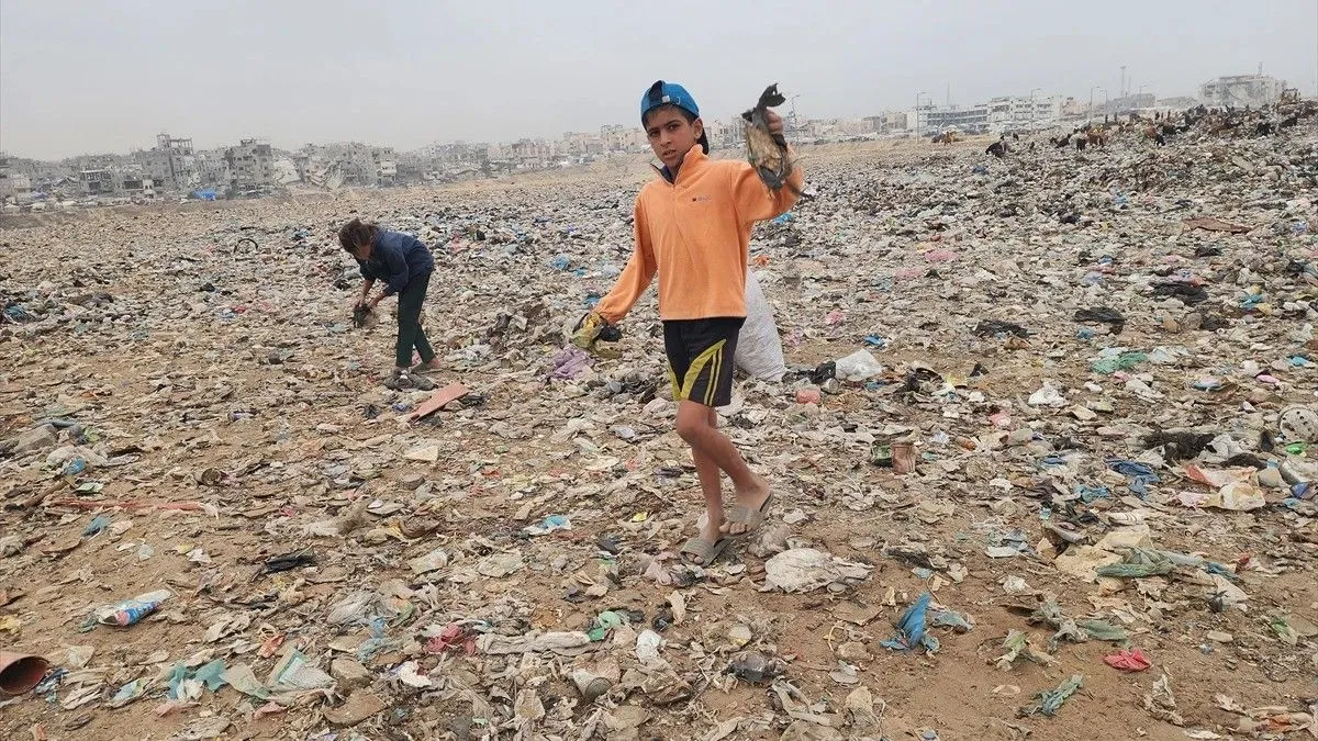 Ova djeca, koja provode sate među smećem kako bi pomogla u zadovoljavanju potreba svojih porodica, također se suočavaju s rizikom od zaraznih bolesti 