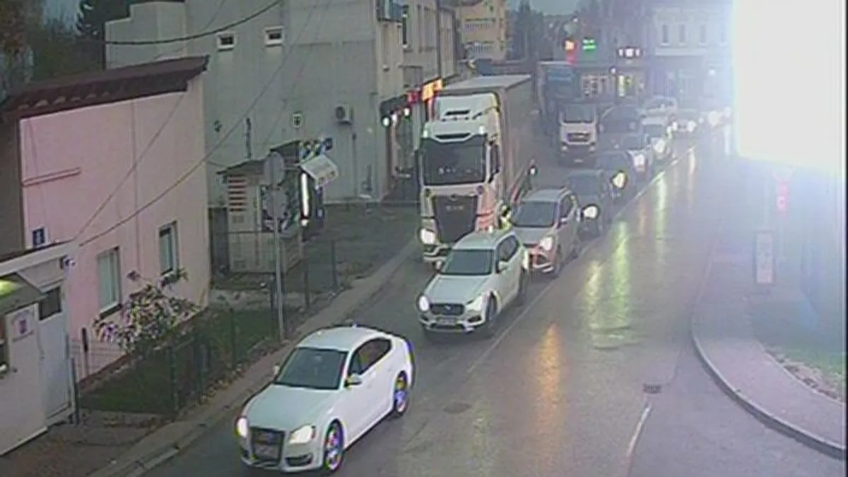 Na regionalnom putu R-443, na izlazu iz Kiseljaka prema Visokom, saobraćaj je do 17 sati potpuno obustavljen zbog asfaltiranja.