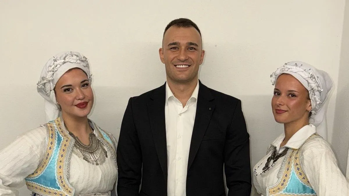 Na binu su tu večer igru pod nazivom ‘Sarajka djevojka’ donijeli članovi folklorne sekcije KUD’Mladi biseri’ iz Stuttgarta.