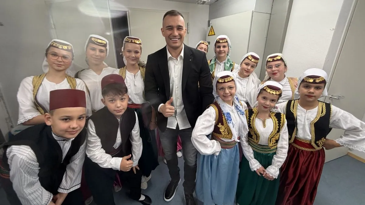 Na binu su tu večer igru pod nazivom ‘Sarajka djevojka’ donijeli članovi folklorne sekcije KUD’Mladi biseri’ iz Stuttgarta.