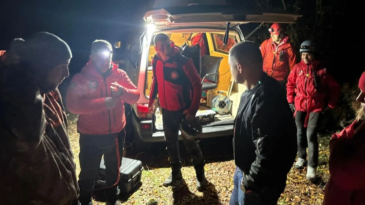 Na teren je krenulo jedanaest članova GSS-a gdje su nakon tačnog lociranja krenuli u pripremanje terena za evakuaciju.