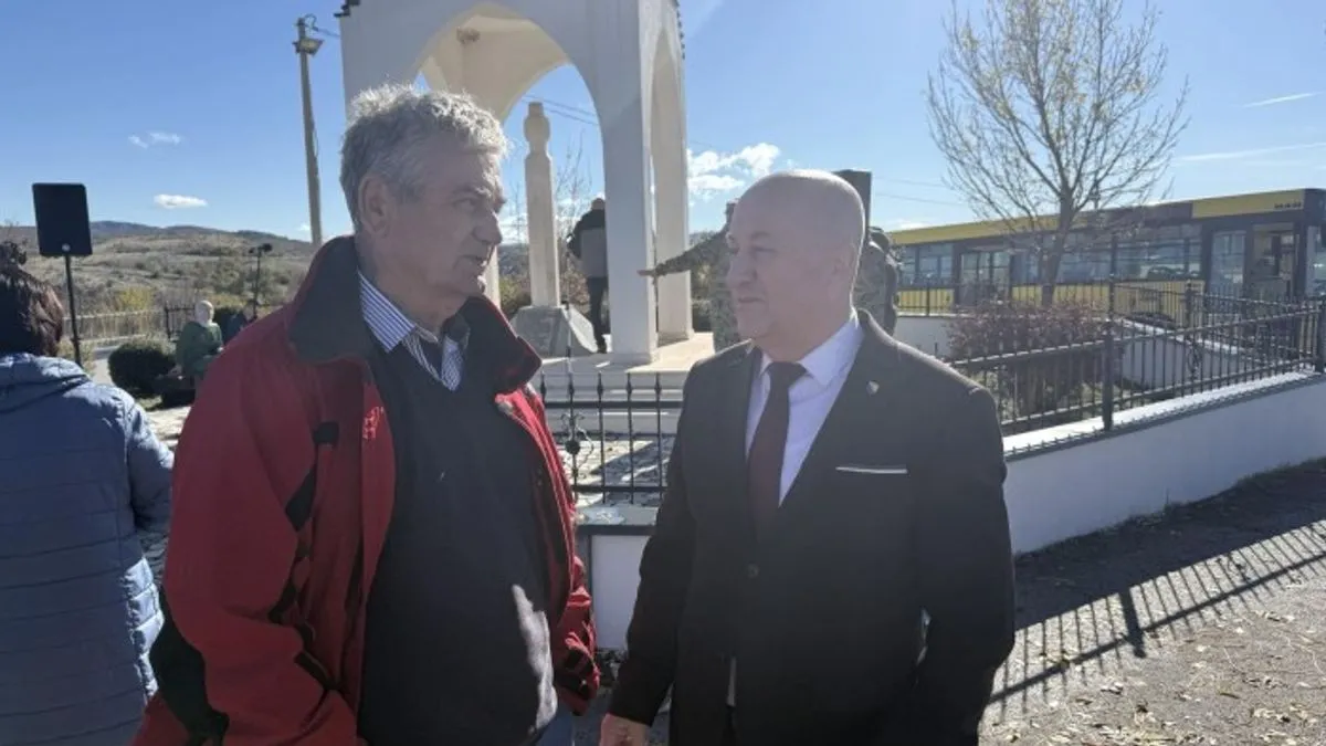 Posebnu pažnju ministar Lokmić je posvetio porodicama šehida, naglasivši da njihova žrtva nema cijenu i da će zauvijek ostati stub naše slobode