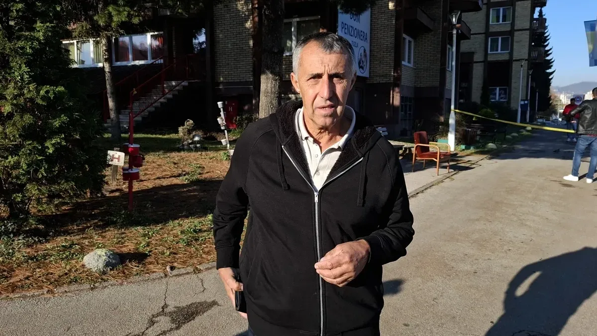 Nije mi jasno zašto su najteži bolesnici bili na sedmom spratu. I ja sam bio vatrogasac i mislim da protivpožarna zaštita nije dobra - rekao je. 