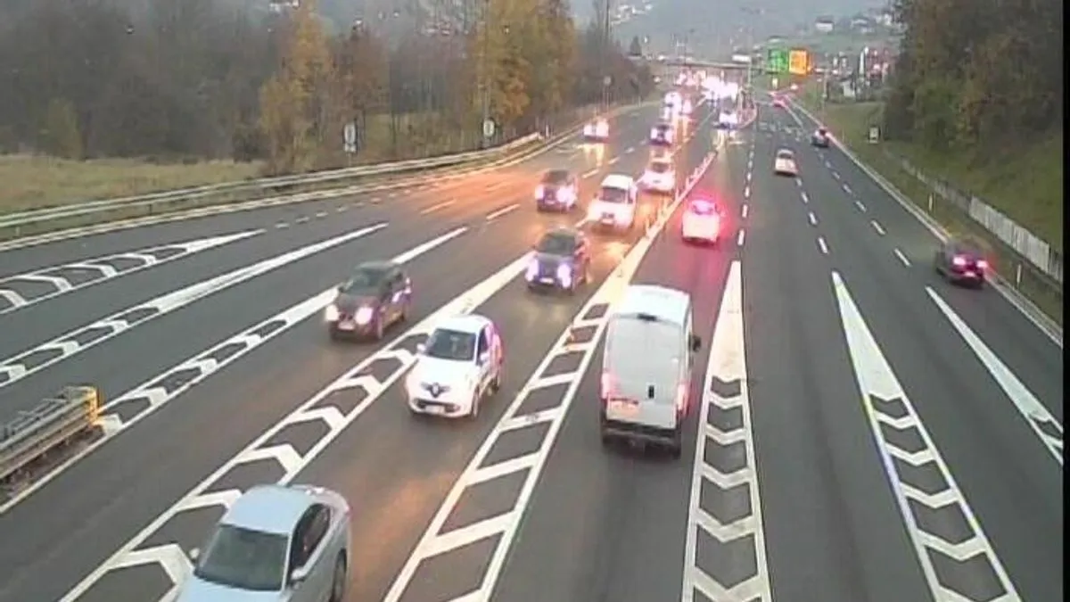 Na regionalnom putu R-443, na izlazu iz Kiseljaka prema Visokom, saobraćaj je do 17 sati potpuno obustavljen zbog asfaltiranja.