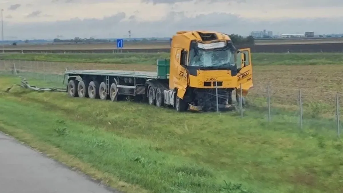 Saobraćaj se odvija usporeno i povremeno se stvaraju zastoji jer jedan dio traka nije prohodan 