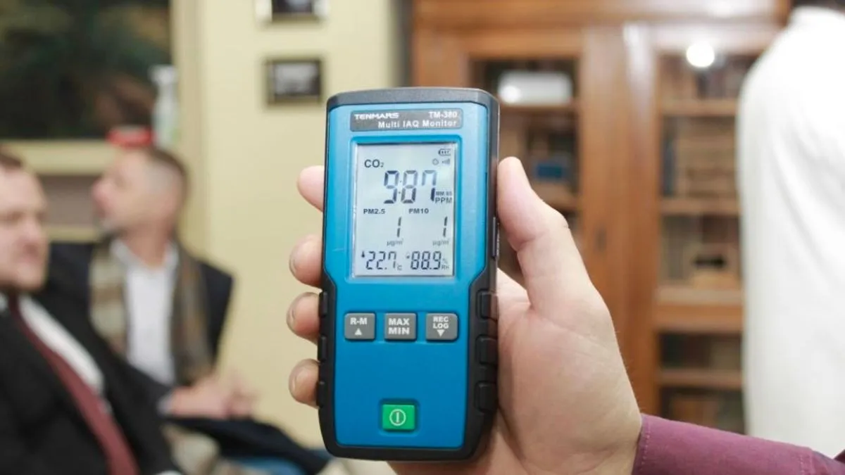 Tokom sastanka razgovarano je i o uređenju parka ispred zgrade DIP-a medonosnim biljem, kao i o planovima za postavljanje solarnih panela.