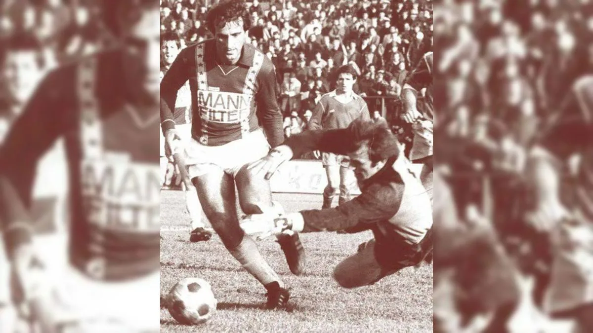 Za FK Sarajevo je odigrao 241 utakmicu i postigao 14 golova.