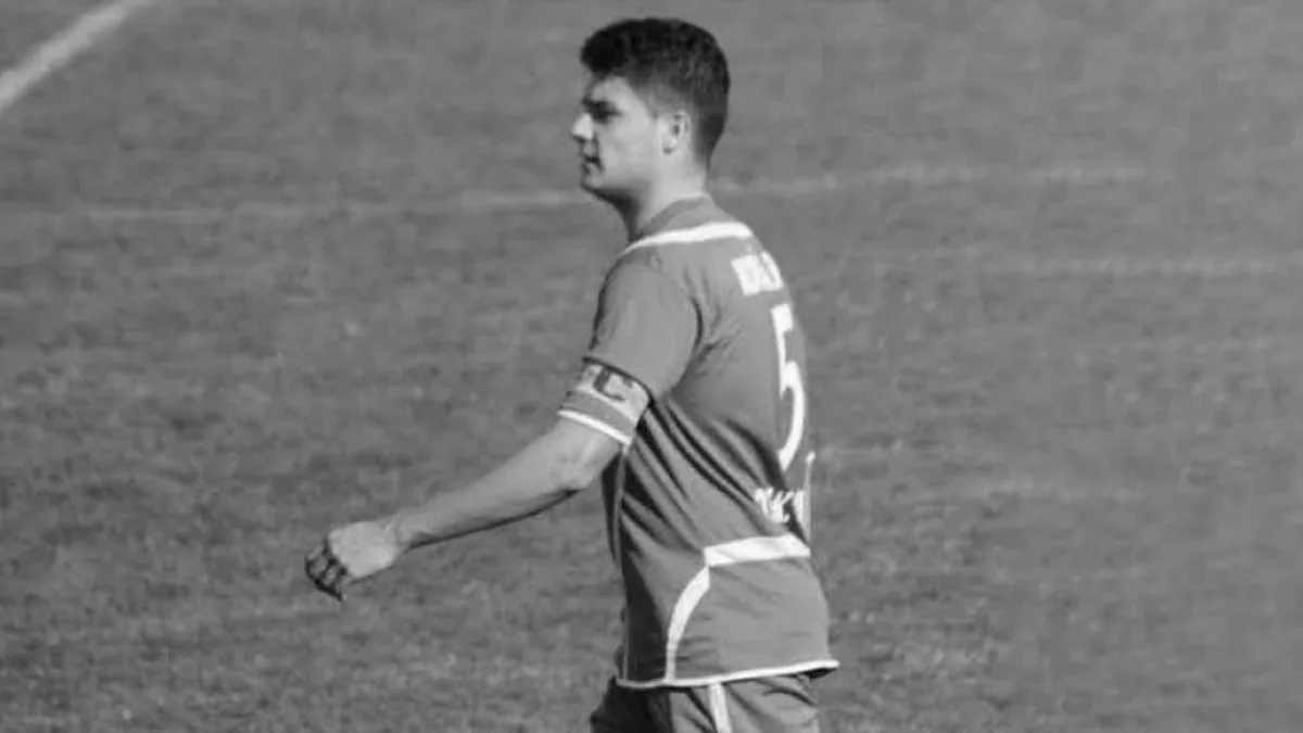 Djedović je prošao sve omladinske selekcije OFK Gradina Srebrenik i jedno vrijeme je igrao i u seniorskom timu