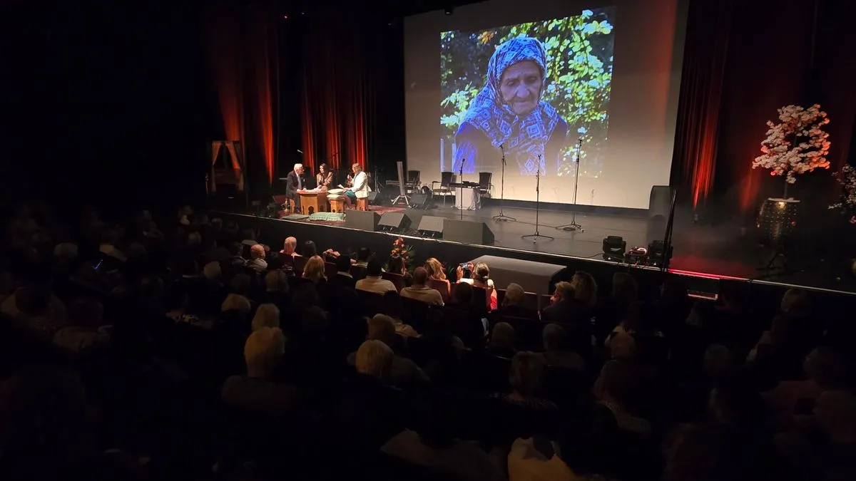 Koncertu su prisustvovali i brojni Holanđani, koji su, dirnuti atmosferom i porukom događaja, izrazili veliko oduševljenje i podršku majkama Srebrenice