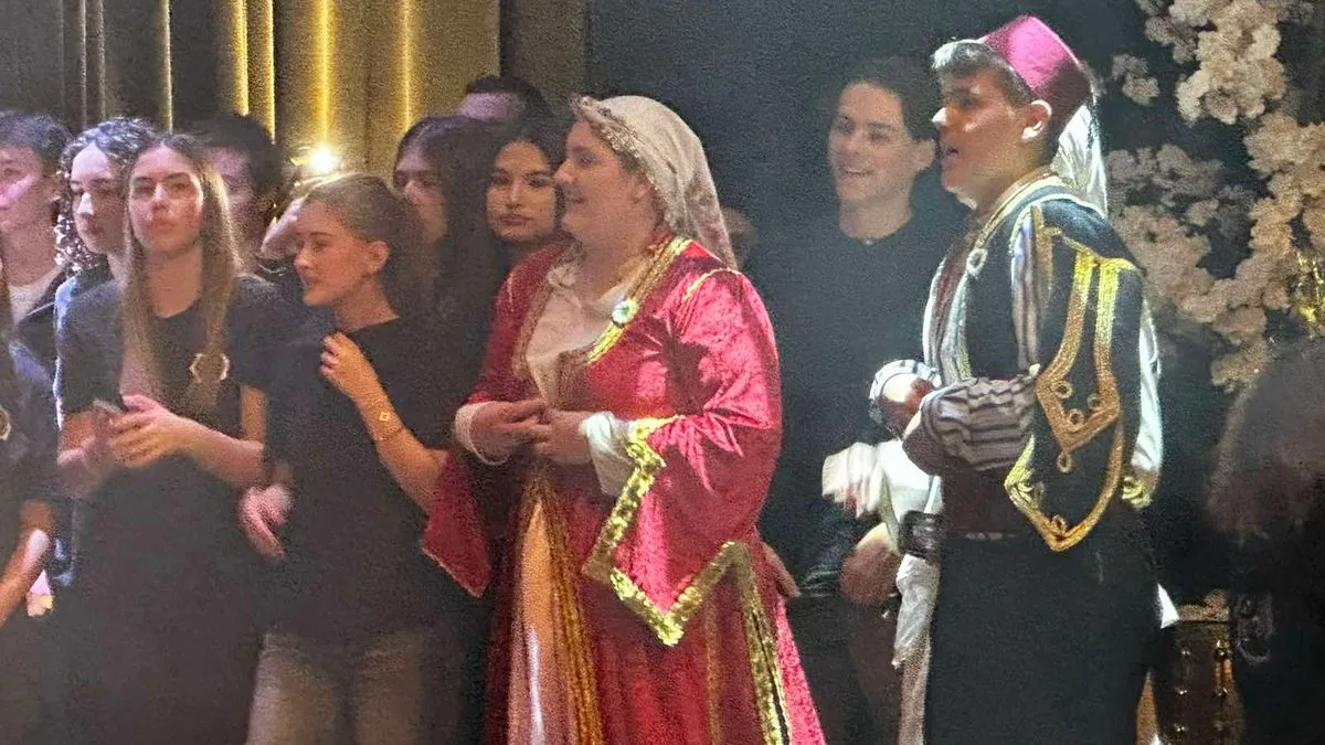 Koncertu su prisustvovali i brojni Holanđani, koji su, dirnuti atmosferom i porukom događaja, izrazili veliko oduševljenje i podršku majkama Srebrenice