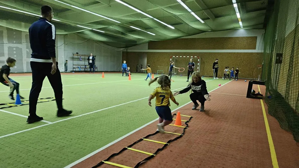 Kroz pažljivo osmišljene aktivnosti, ovaj stručni tim pomaže djeci da razvijaju svoje sposobnosti, uče i uživaju u kretanju.