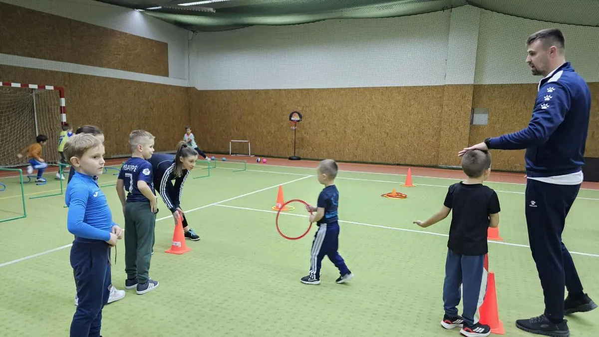 Kroz pažljivo osmišljene aktivnosti, ovaj stručni tim pomaže djeci da razvijaju svoje sposobnosti, uče i uživaju u kretanju.