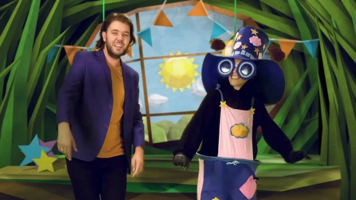 Sala je odzvanjala osmijesima i pjesmom, a Mravko Travko je, kao i uvijek, podsjetio sve prisutne da je svako dijete posebno i da u sebi nosi dar za dobrotu.