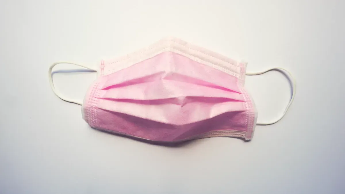 Vlasti su pokrenule praćenje kontakata kako bi testirale i ponudile liječenje svima koji su bili u bliskom kontaktu s pacijentom