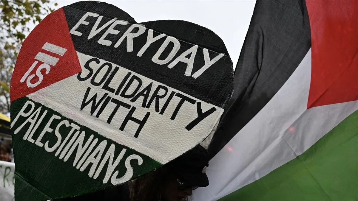 Današnje demonstracije nisu bile posebno vezane za pitanje Eurosonga, ali su mnogi od prisutnih istakli da žele zabranu