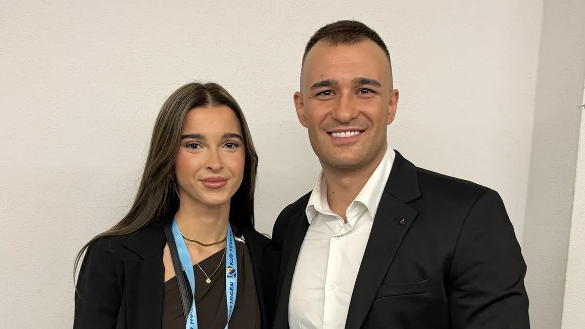 Na binu su tu večer igru pod nazivom ‘Sarajka djevojka’ donijeli članovi folklorne sekcije KUD’Mladi biseri’ iz Stuttgarta.