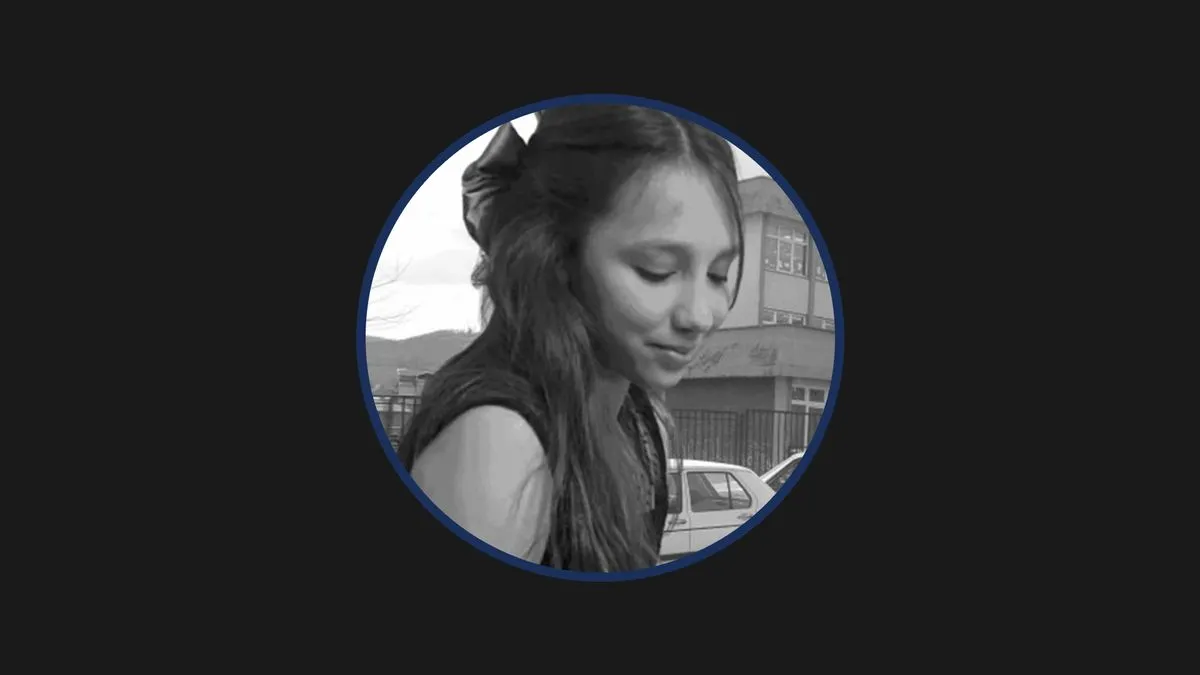 Iza Merjem su ostali Faruk, majka Almasa, sestra Esma, brat Osman, djedovi Hajriz i Ajnija...