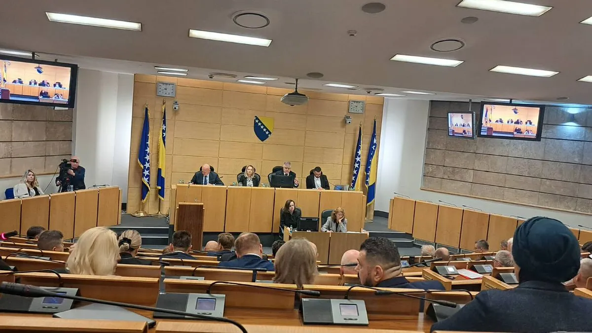 Trebalo se raspravljati o aferi poznatoj kao Spengavanje u kojoj su glavni akteri premijer Federacije, Nermin Nikšić i i tadašnji v. d. direktora FUP-a Vahidina Munjić.