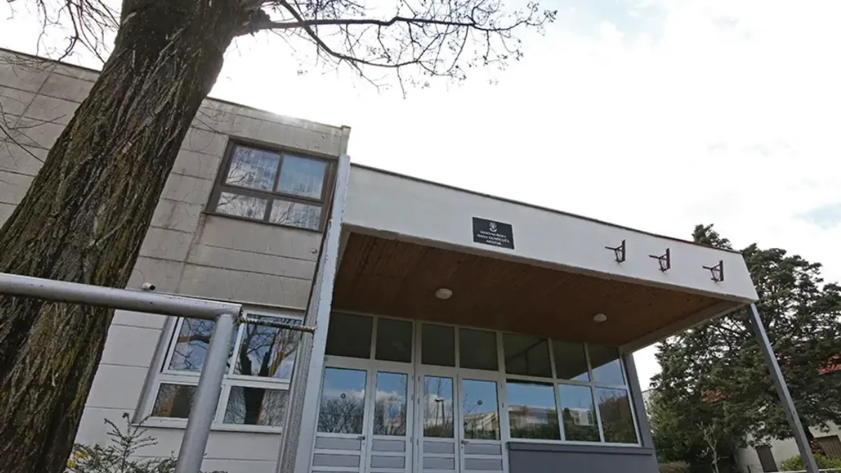 Škola naglašava kako zbog zakonske obveze zaštite identiteta i prava maloljetnog učenika nije u mogućnosti iznositi dodatne detalje