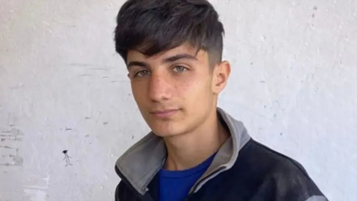 Nakon što je dječak umro policija je uhapsila dvojicu kolega i oni se nalaze u pritvoru.