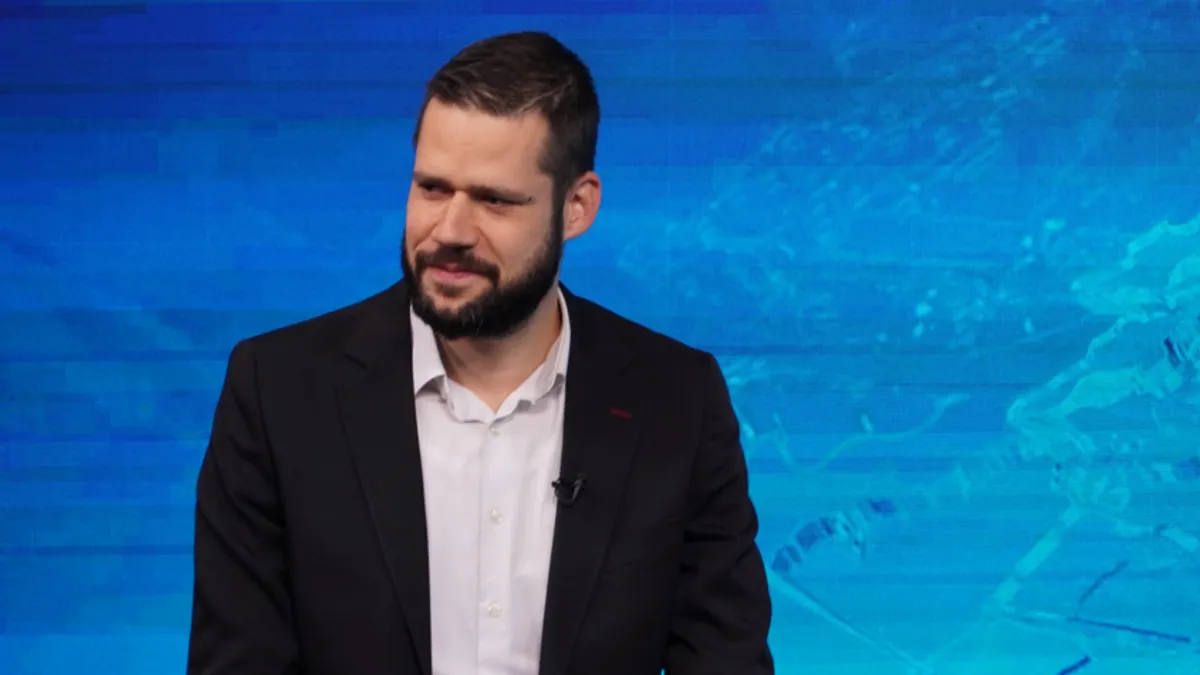 POSKOK je konačno počeo raditi nakon što je 'Istraga sedmice' prije više od 20 dana objavila zakonski sumnjive i vrlo kompromitirajuće poruke između Nikšića i Munjića.