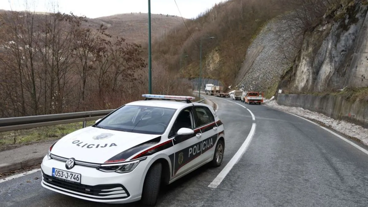 Na većem dijelu puteva u Hercegovini kolovoz je mjesto vlažan, uz jak vjetar, temperature više u odnosu na ostatak zemlje