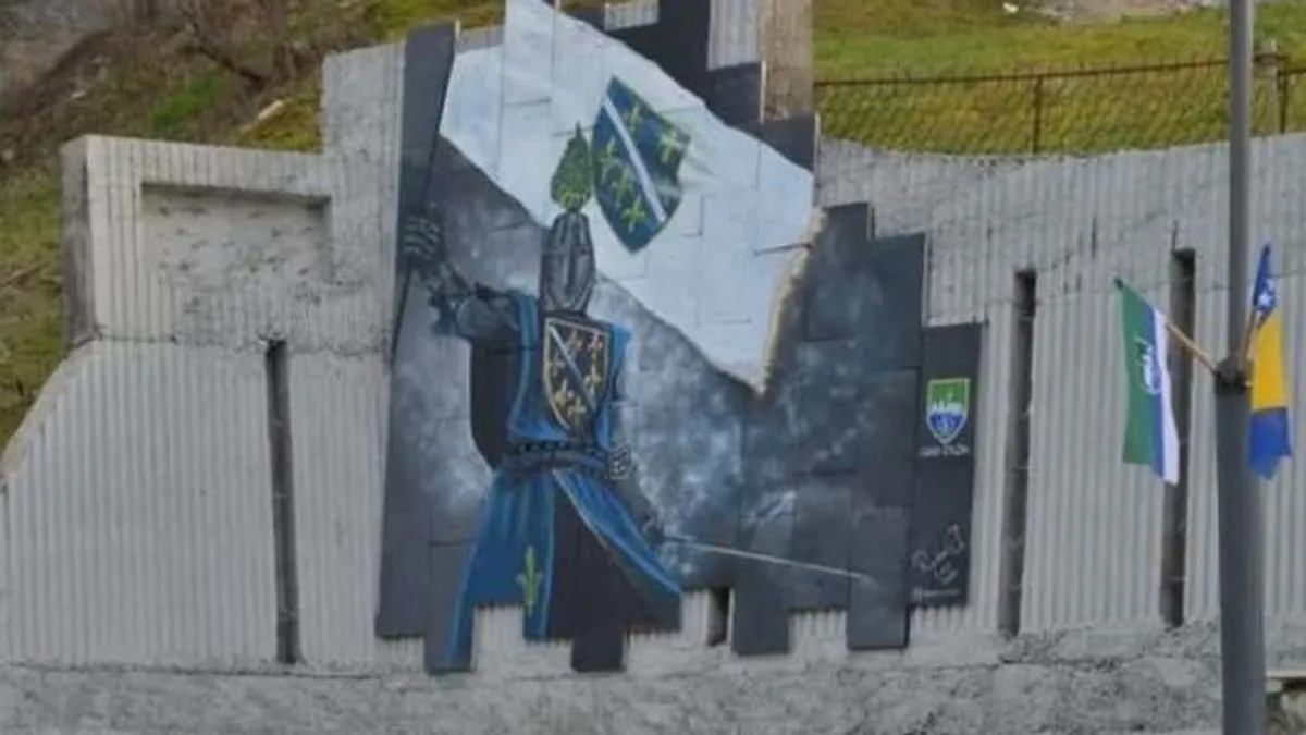 Autor murala, Ismar Ružnić, oglasio se povodom uklanjanja i poručio da je mural nastao volonterski, iz ljubavi prema Cazinu