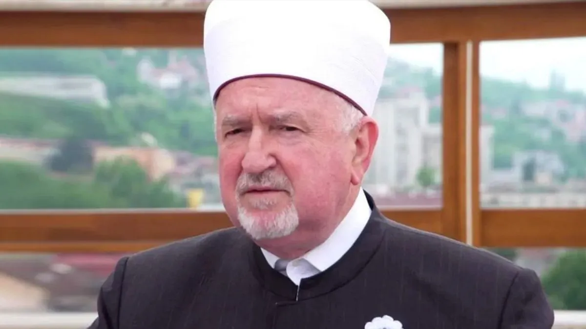 Posebno se preporučuje klanjanje nafile namaza Lejletu-l-regaib, između akšama i jacije, kao vid približavanja Allahu i oživljavanja ove noći ibadetom.