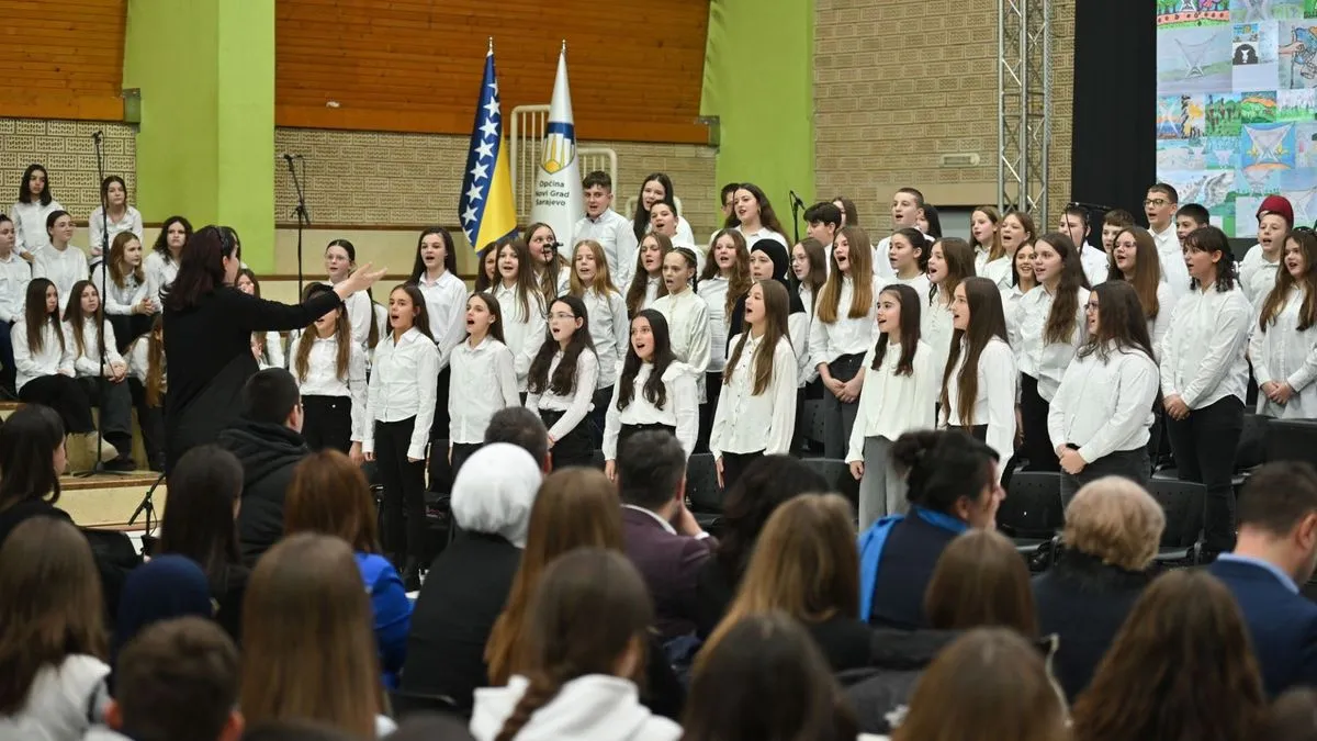 Učenici su satima uživali u raznovrsnom programu ispunjenom patriotskim pjesmama, emotivnim pričama i edukativnim historijskim sadržajima.