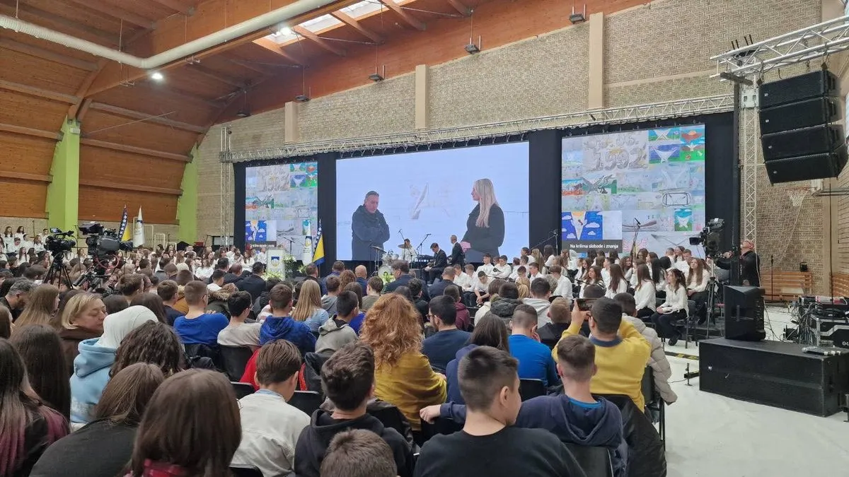 Učenici su satima uživali u raznovrsnom programu ispunjenom patriotskim pjesmama, emotivnim pričama i edukativnim historijskim sadržajima.