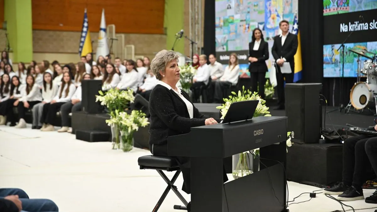 Učenici su satima uživali u raznovrsnom programu ispunjenom patriotskim pjesmama, emotivnim pričama i edukativnim historijskim sadržajima.