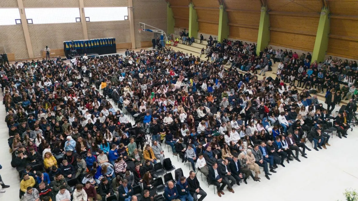 Učenici su satima uživali u raznovrsnom programu ispunjenom patriotskim pjesmama, emotivnim pričama i edukativnim historijskim sadržajima.