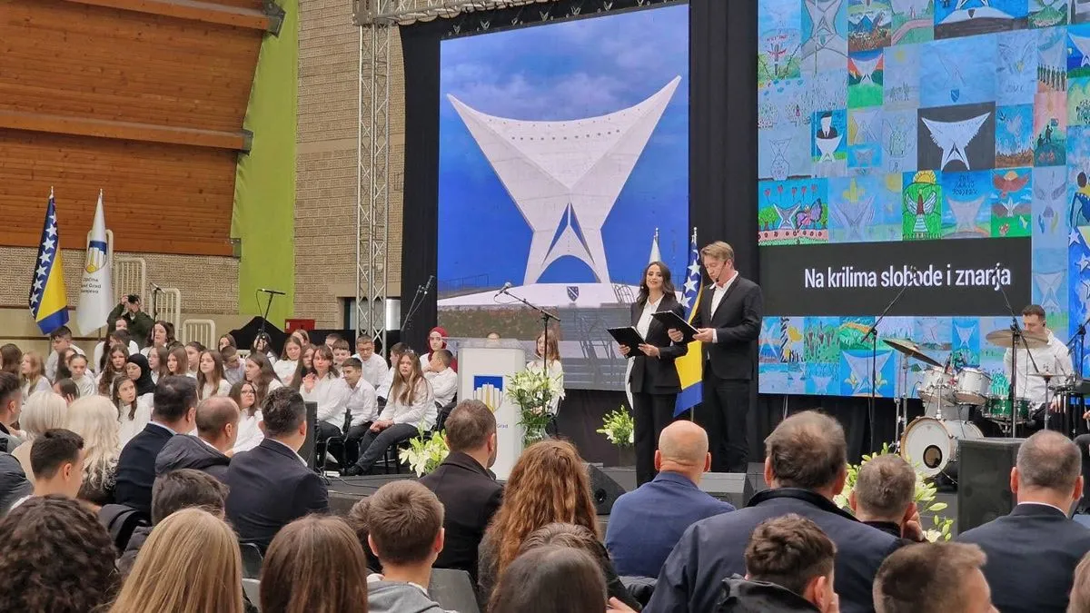 Učenici su satima uživali u raznovrsnom programu ispunjenom patriotskim pjesmama, emotivnim pričama i edukativnim historijskim sadržajima.