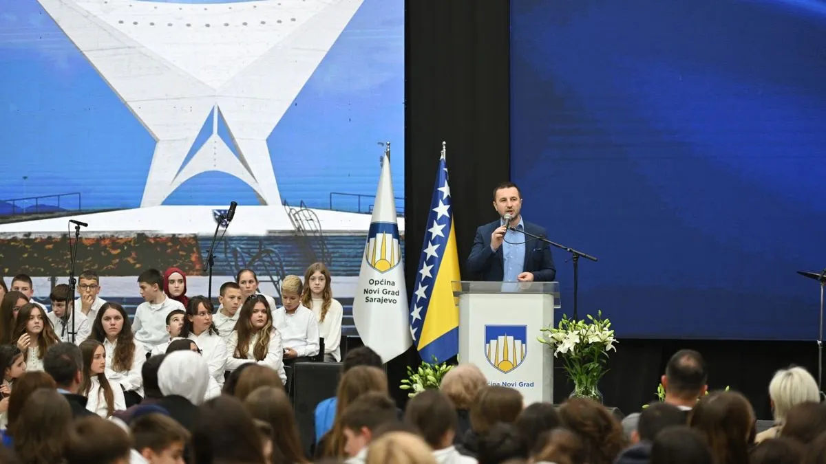 Učenici su satima uživali u raznovrsnom programu ispunjenom patriotskim pjesmama, emotivnim pričama i edukativnim historijskim sadržajima.