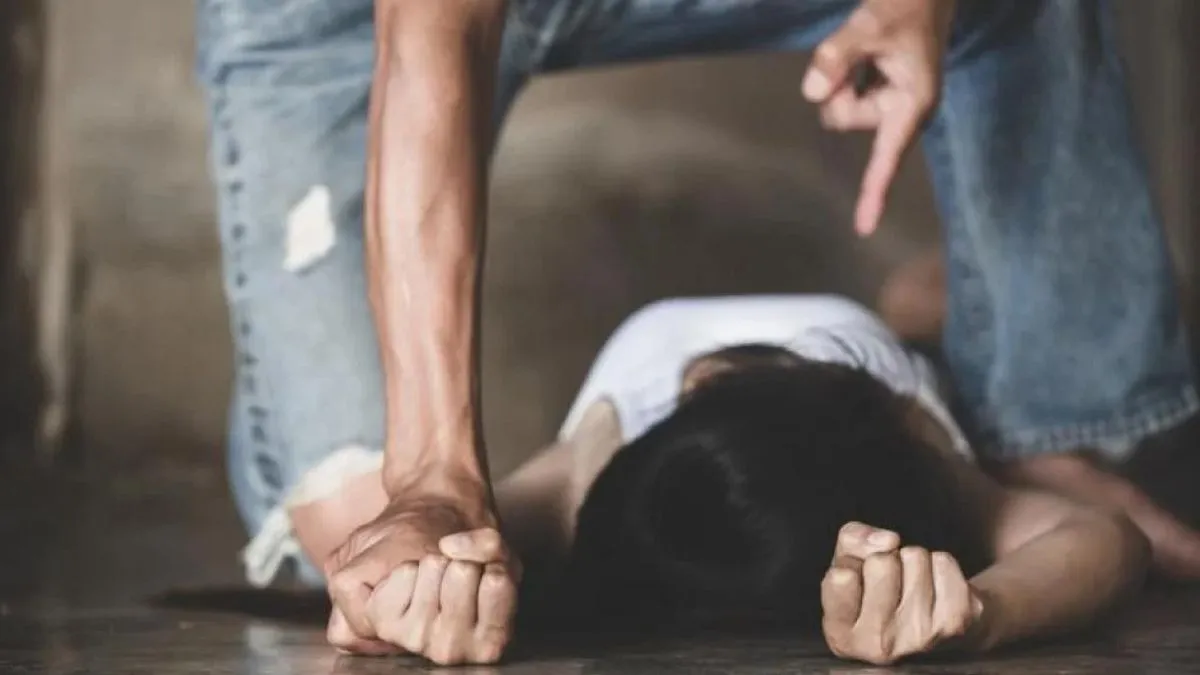 Sumnjiči se da јe istog dana, nakon verbalne rasprave zadao više udaraca nevjenčanoј supruzi