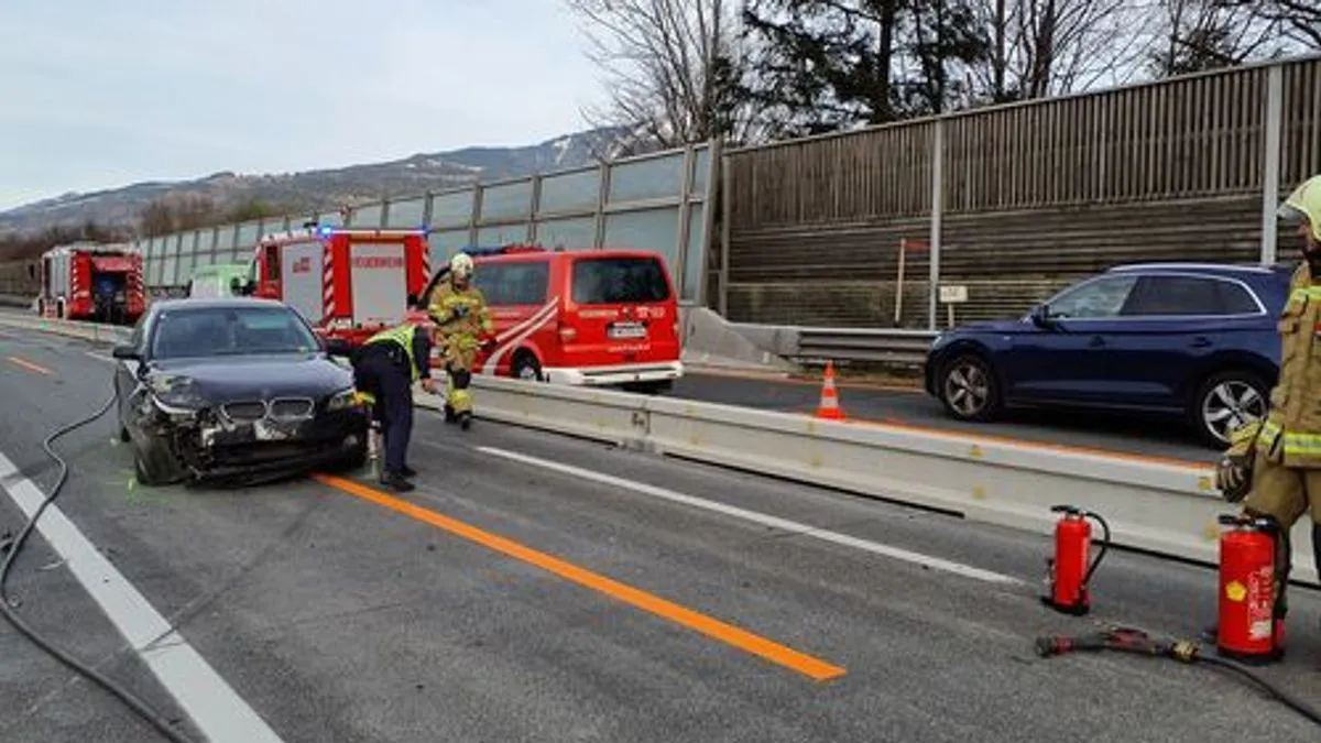 Mladić iz Bosne i Hercegovine povrijeđen je u udesu koji se desio danas nedaleko od Salzburga, na auto-putu kod Kuhla.