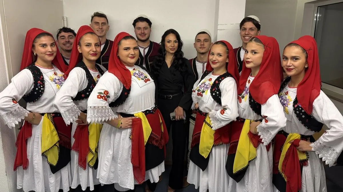 Na binu su tu večer igru pod nazivom ‘Sarajka djevojka’ donijeli članovi folklorne sekcije KUD’Mladi biseri’ iz Stuttgarta.