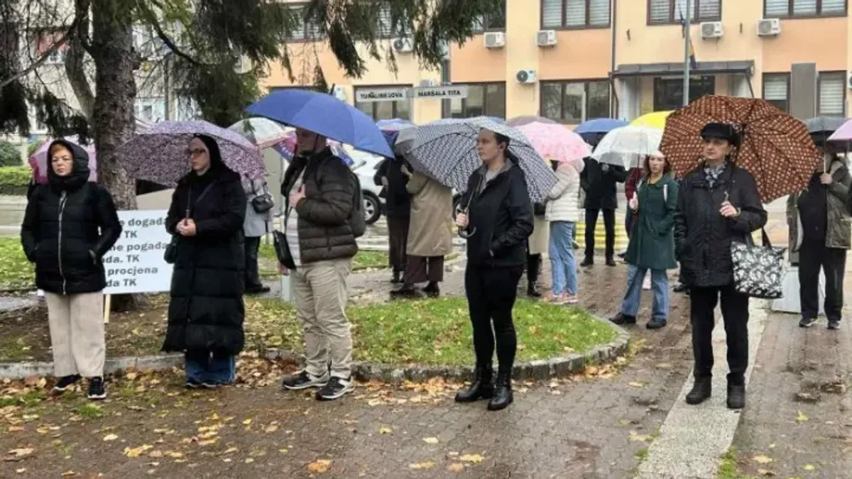 Manji broj građana protestovao u Tuzli: Pozivaju na hitne istrage
