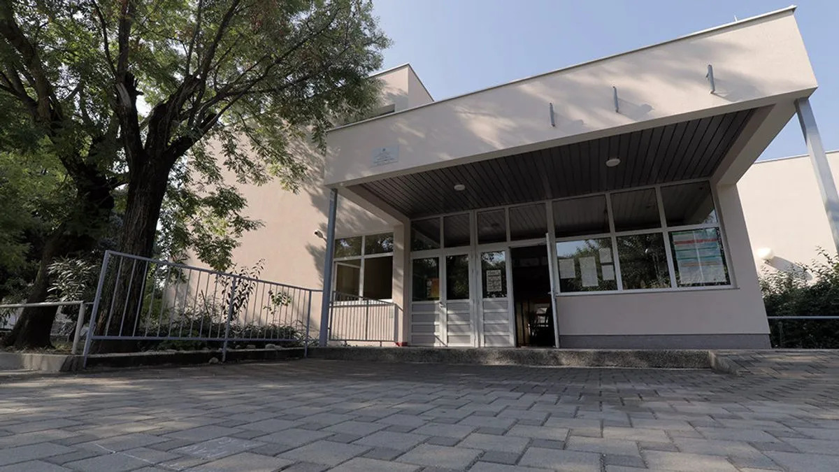 Škola naglašava kako zbog zakonske obveze zaštite identiteta i prava maloljetnog učenika nije u mogućnosti iznositi dodatne detalje