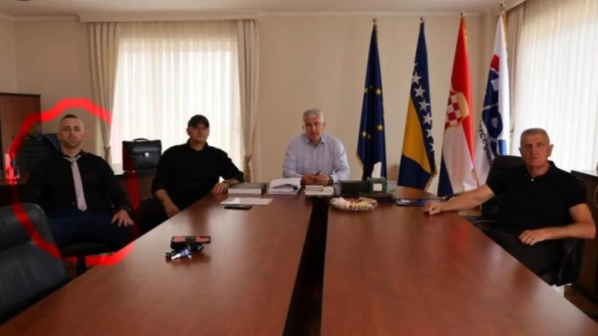 Zanimljivo je da se nakon hapšenja Bartolovića nije oglasio i pohvalio policiju niko od političara koji su pohrlili da dramatiziraju i osude napad na vozilo Marija Kordića