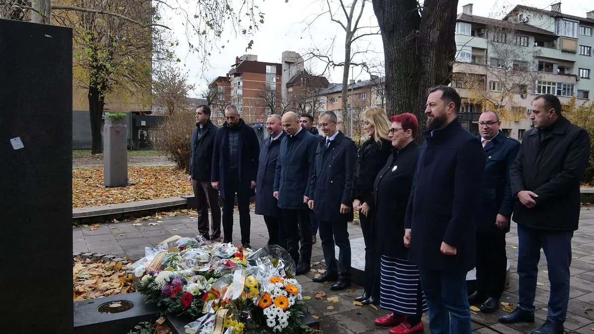 Govoreći o značaju datuma, premijer Pivić je istaknuo da je 25. novembar jedan od temelja savremene bosanskohercegovačke državnosti.