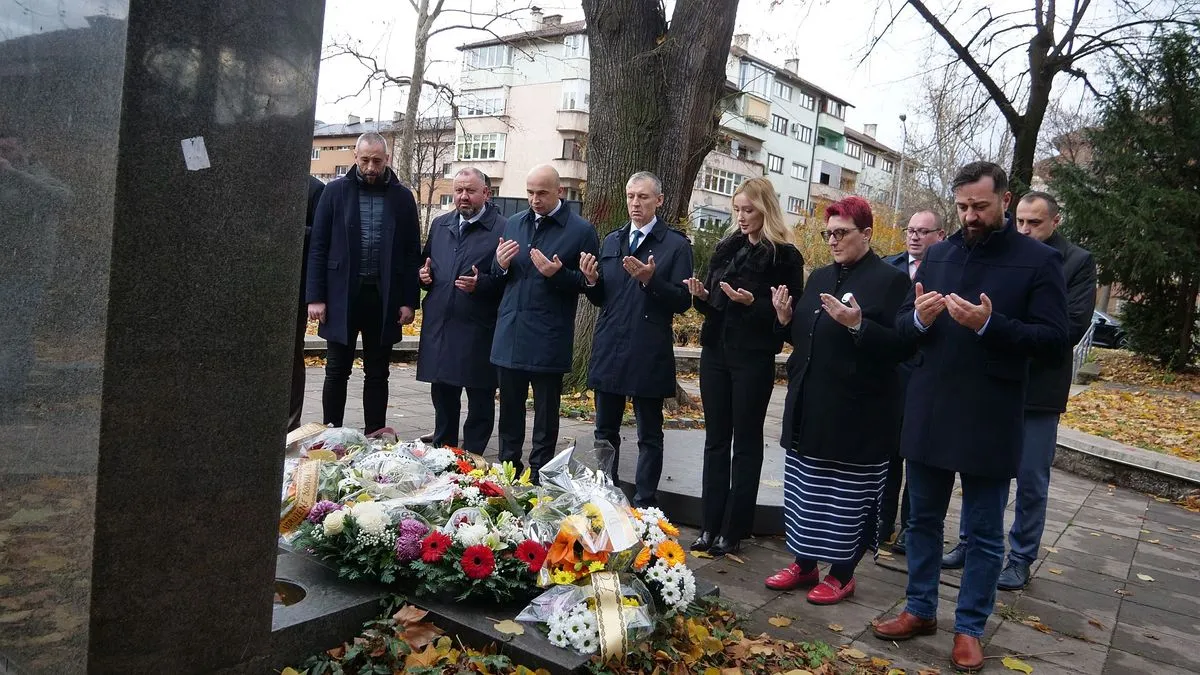 Govoreći o značaju datuma, premijer Pivić je istaknuo da je 25. novembar jedan od temelja savremene bosanskohercegovačke državnosti.