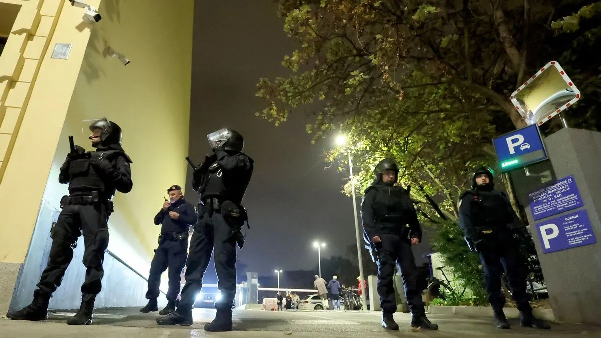 Napeto u susjedstvu: Pedesetak maskiranih muškaraca stiglo ispred centra, policija blokirala ulicu