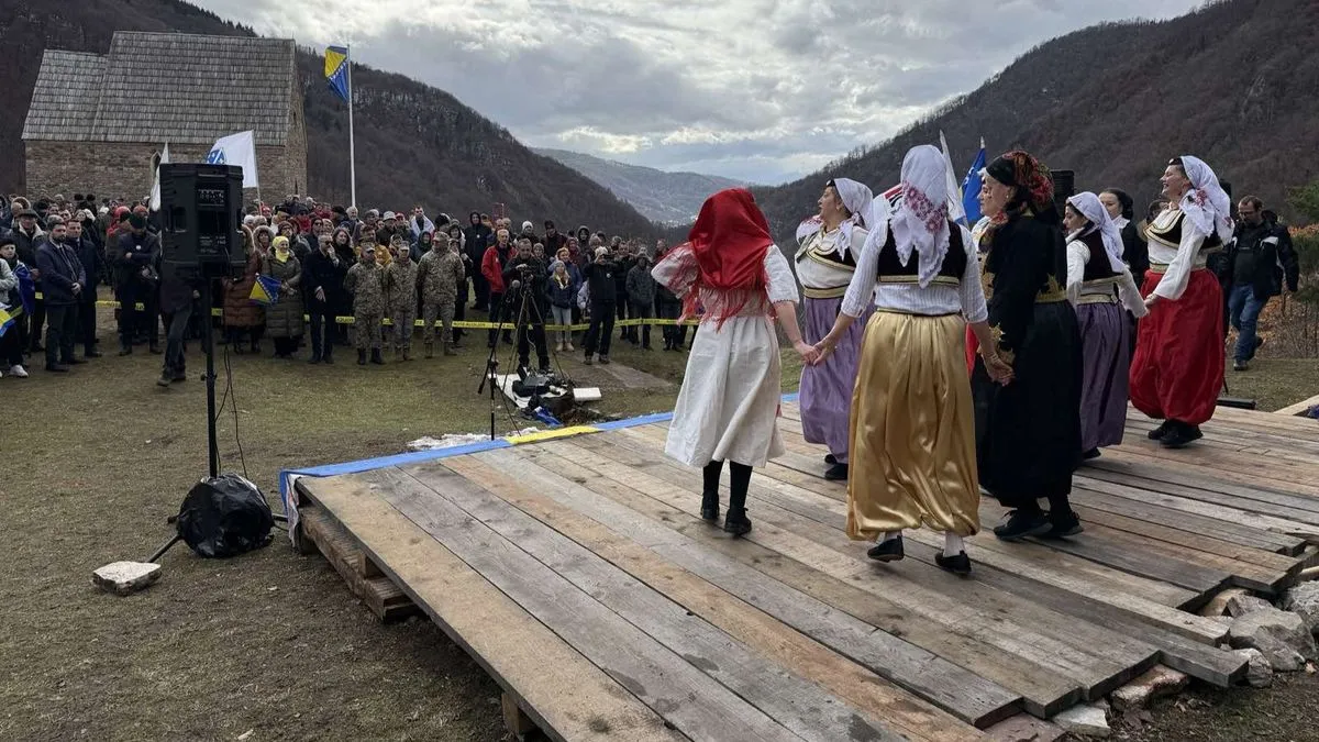 Na ovom mjestu je čuvana i bosanska kraljevska kruna, koja je imala veliku simboličku vrijednost za očuvanje suvereniteta kraljevine.