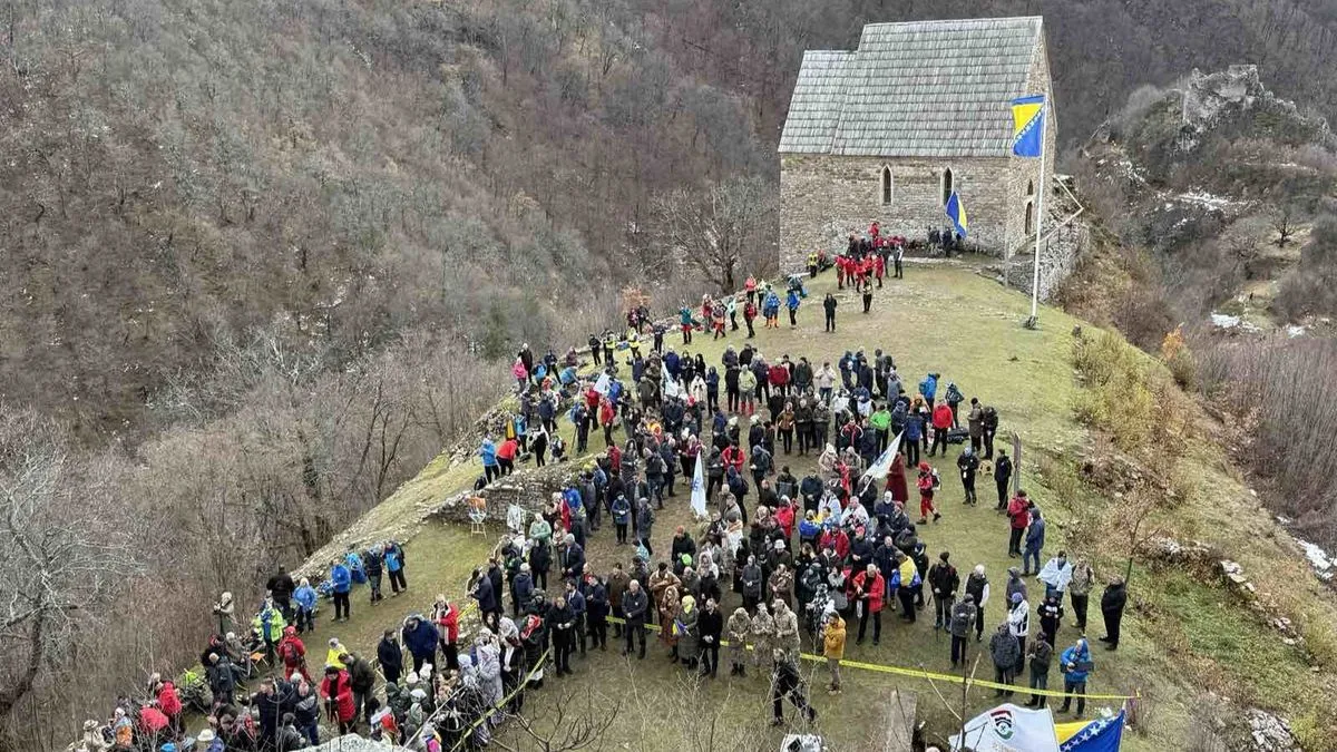 Na ovom mjestu je čuvana i bosanska kraljevska kruna, koja je imala veliku simboličku vrijednost za očuvanje suvereniteta kraljevine.