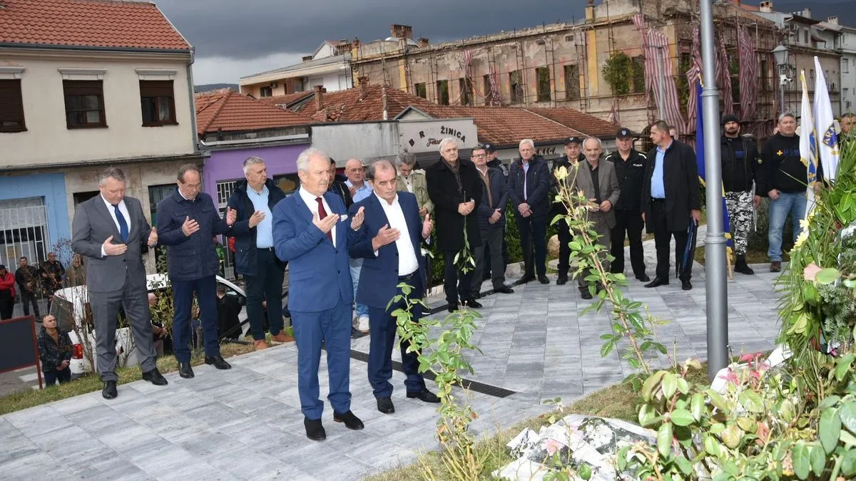 Posebno je istaknuo ulogu komandanta Arifa Pašalića, simbola odbrane Hercegovine, te Midhada Hujdura Hujke, čija je neustrašivost ostala trajni znak mostarskog otpora