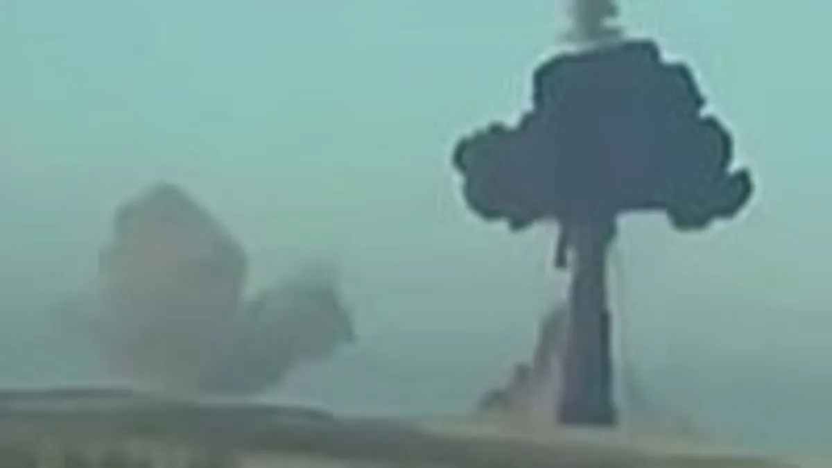 Veliki narandžasti oblak koji je nastao ukazuje na to da je raketa koristila tečno gorivo.