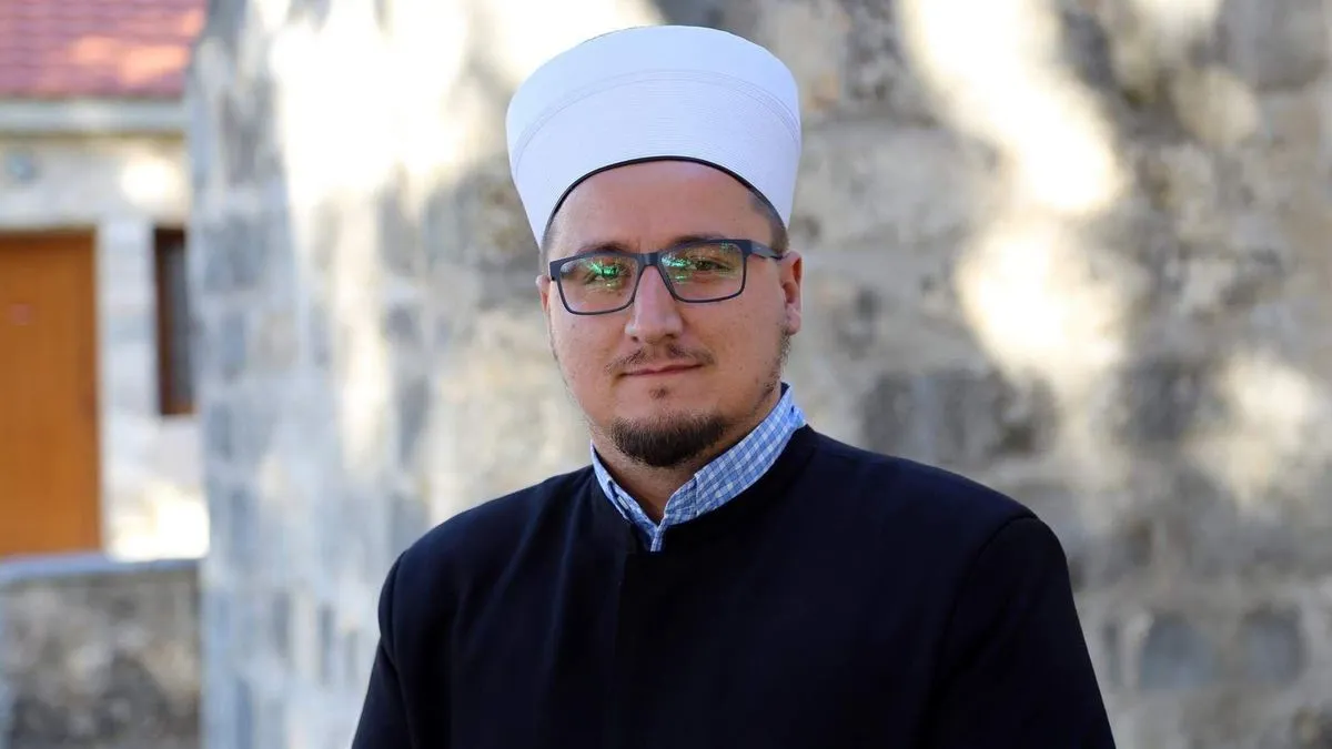 Ističe da 'nemamo mi taj poslanički senzibilitet iako se ponekad umislimo da smo poslanici'