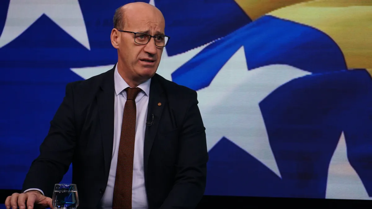 Večerašnji gost emisije '7Plus' je jedan od najgalsnijih i najupronijih branilaca pozicije Bošnjaka u RS i zastupnik u NSRS Ramiz Salkić s kim smo razgovarali o proteklim izborima.