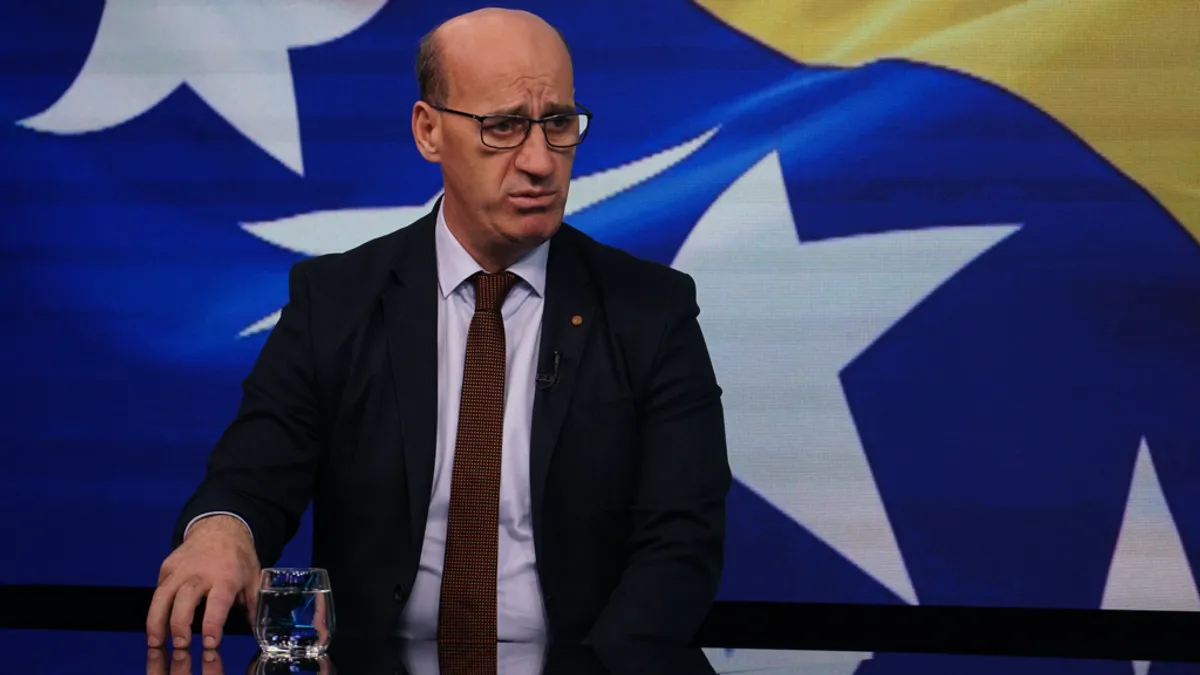 Večerašnji gost emisije '7Plus' je jedan od najgalsnijih i najupronijih branilaca pozicije Bošnjaka u RS i zastupnik u NSRS Ramiz Salkić s kim smo razgovarali o proteklim izborima.